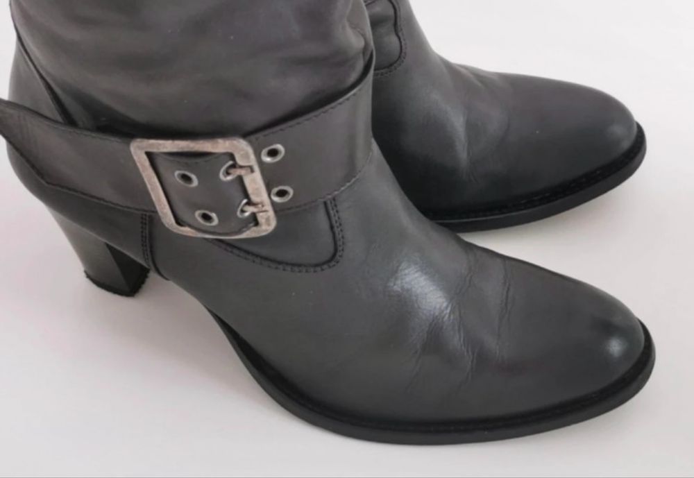 Botas pretas cano alto - Daniela Lima 40