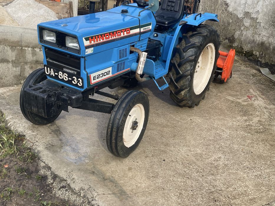 Trator Hinomoto 28cv