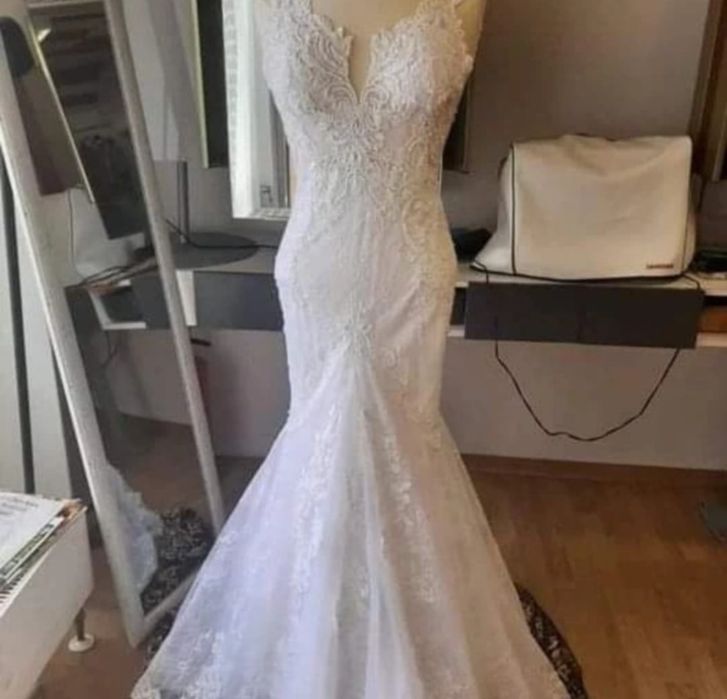 Biała suknia ślubna typu rybka