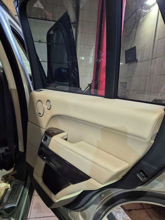 Дверні карти на Авто Land Rover Range Rover  2014р 4.4 Дизель В наявності