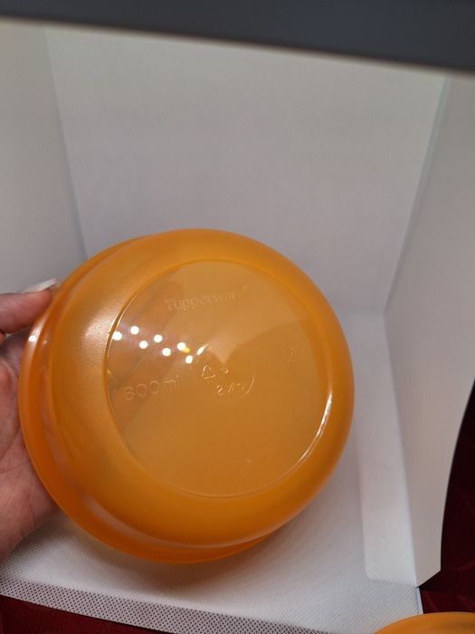 Tupperware laranja