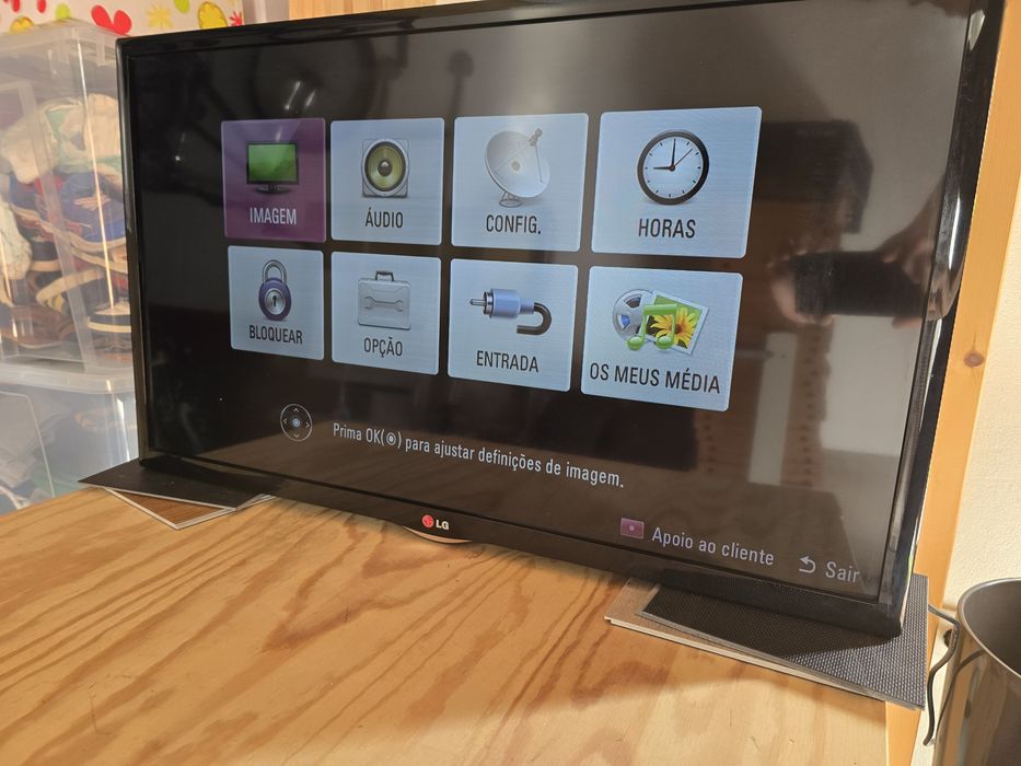 TV LG 32" mais suporte parede
