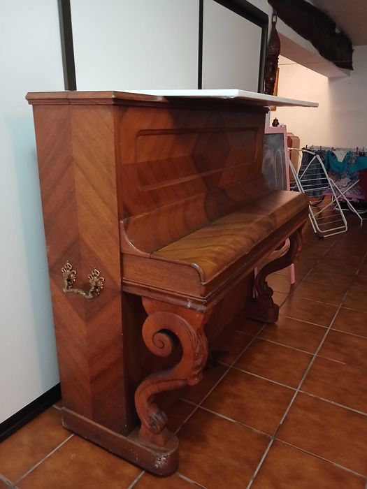 Piano vertical Ruch Paris