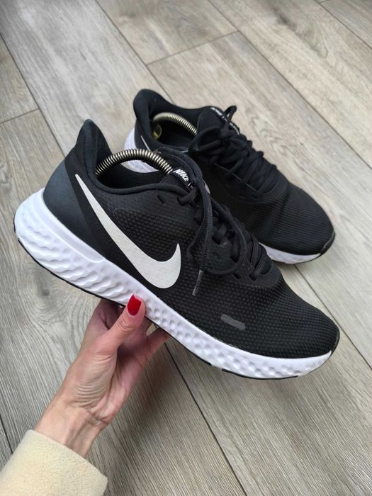 Кросівки nike revolution 5