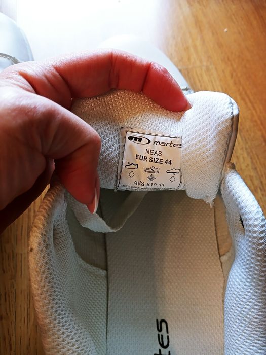 Białe trampki firmy matres rozmiar 44