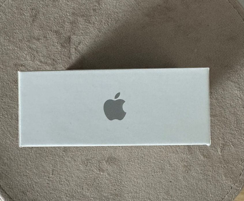 AirPods 4 z aktywną redukcją hałasu