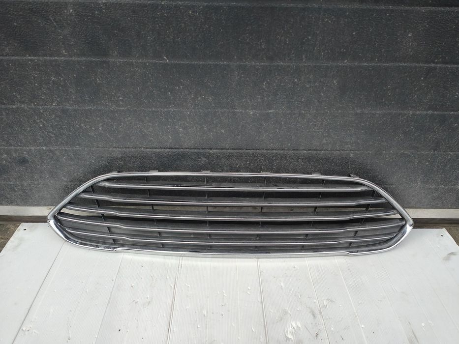 FORD FIESTA MK7 VII ATRAPA GRILL