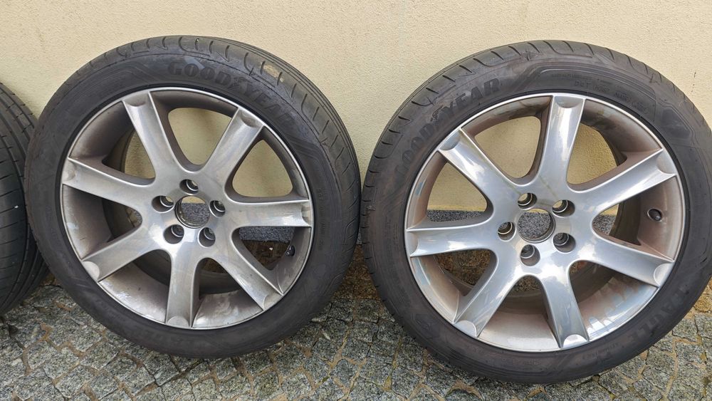 Jantes Volvo com pneus
