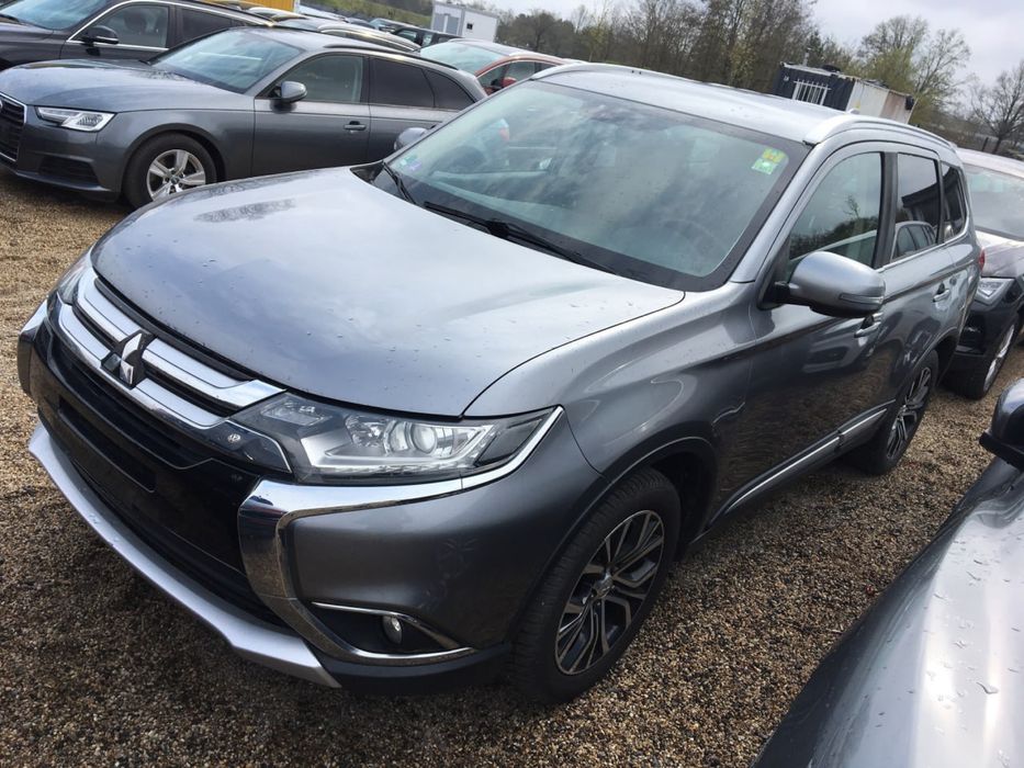 Mitsubishi Outlander PHEV Plus 4WD Plug-In Hybrid,