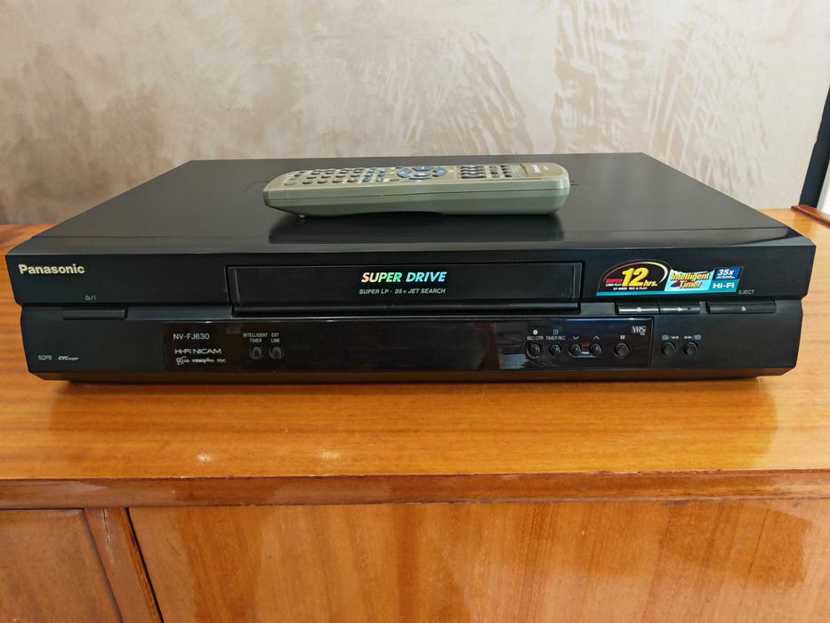 Magnetowid VHS Panasonic NV-FJ630 z pilotem