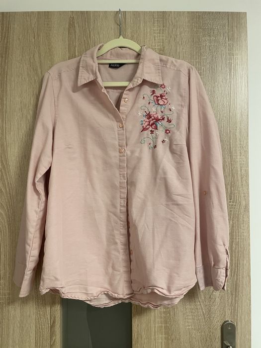 Koszula pudrowy roz janina z kwiatowym haftem M