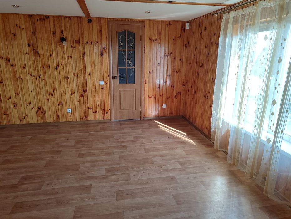 Продаж - двоповерховий дачний будинок з виходом до ріки с. Новоселівка