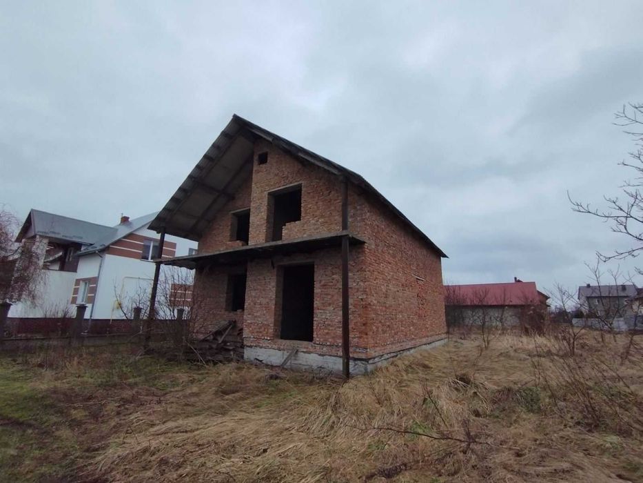 Продаж 5-к. будинок з ділянкою в м. Мостиська