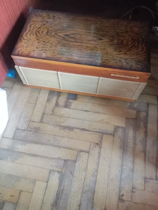 Старый магнитофон
