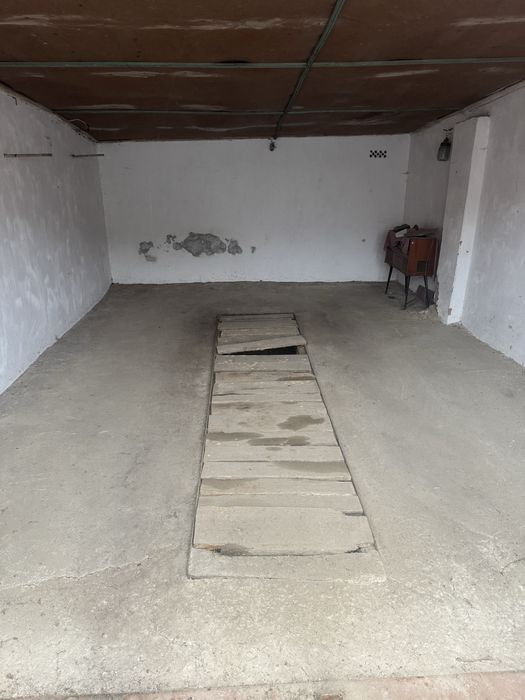 Продам гараж в центрі під легковий автомобіль