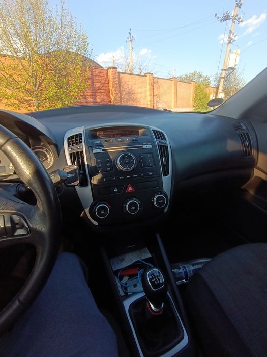 Продам автомобіль Kia ceed