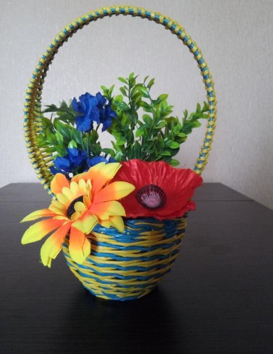 Кошик плетений з паперової лози