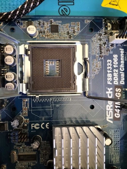 Motherboard AsRock G41M-GS + CPU INTEL Q9300 (quadcore) + 4gb de ram64740378150913121