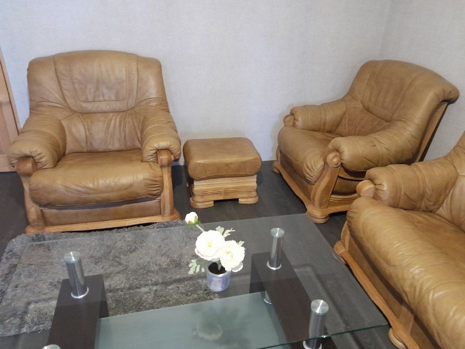 Набір шкіряний диван крісла та пуф