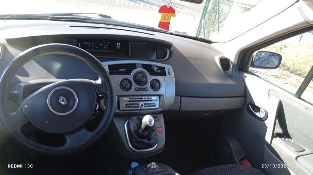 Renault Scénic Exclusive 1.5dCi — photo 4