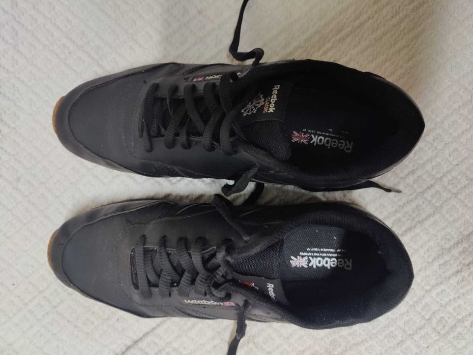 Sapatilhas Reebok tam. 43 em muito excelente estado.