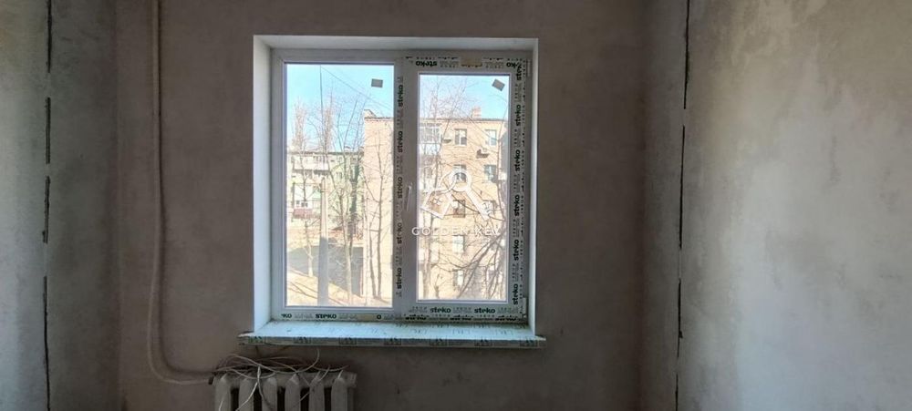 Продаж 3-кімнатної квартири під ремонт на Восході