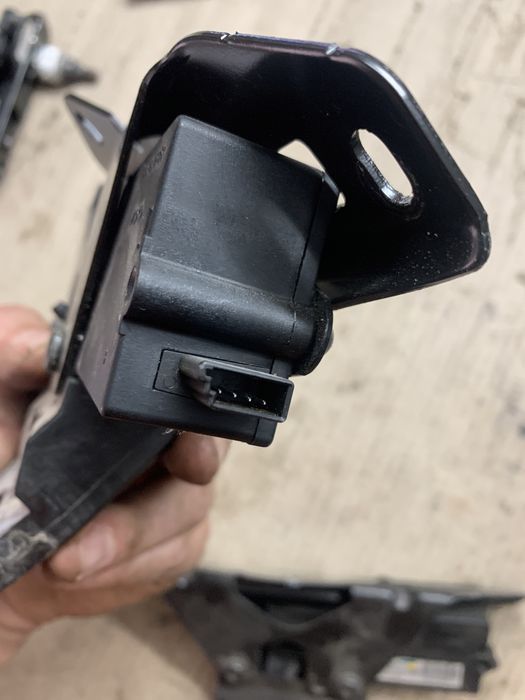 Zamek rygiel klapy bmw e61 bagaznika wysylka gwatancja
