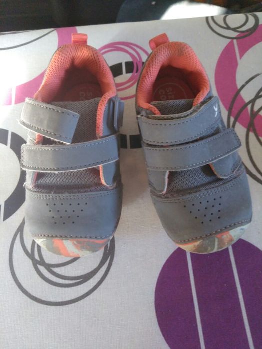 Sapatilha menino, laranja/cinza