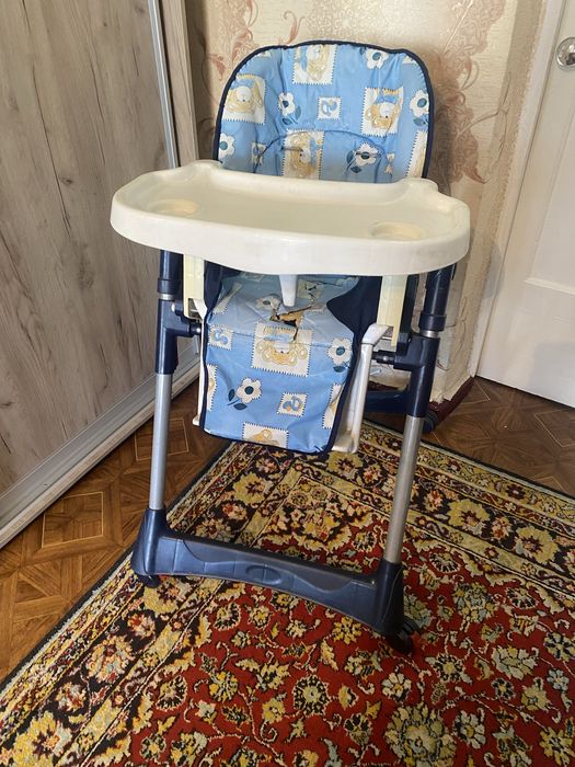 Стіл для годування