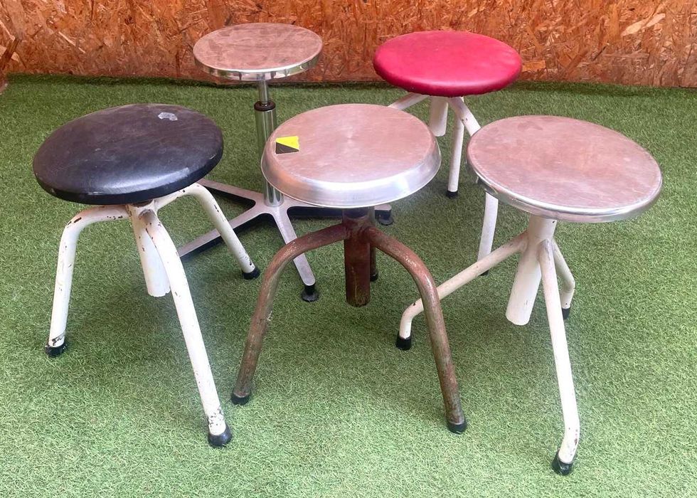 Bancos antigos, rotativos, ajustaveis de oficios