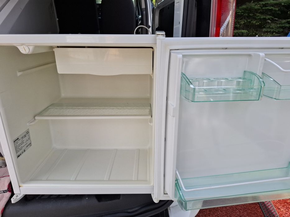 Lodówka  z zamrażalnikiem  wys. 57cm