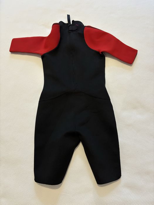 Fato de surf de criança. 6 anos