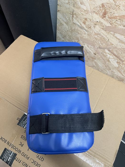 Luvas e escudos de boxe