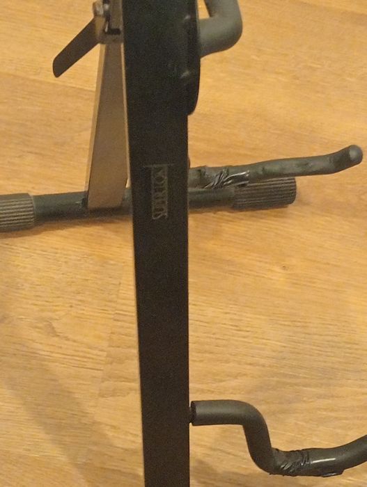 Suporte de guitarras em metal