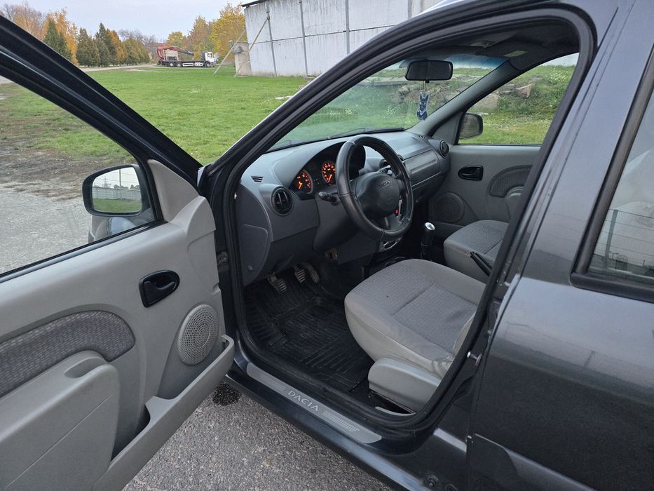 Dacia Logan (7 МІСЦЬ)