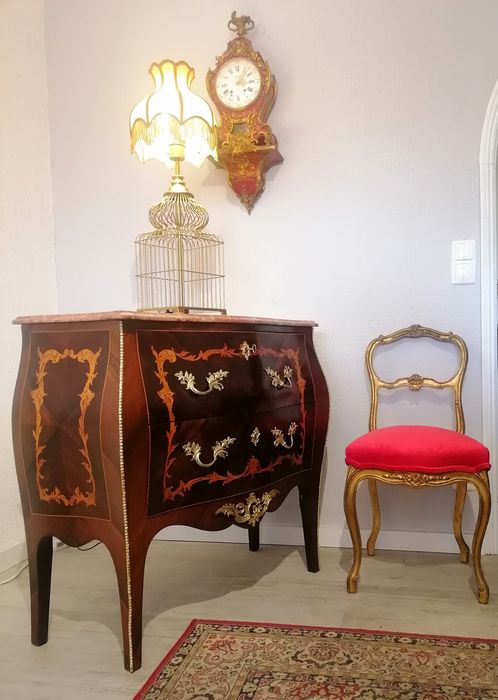 Cómoda clássica, estilo Luís XV. Pau-santo Espinheiro. Mármore. Bronze