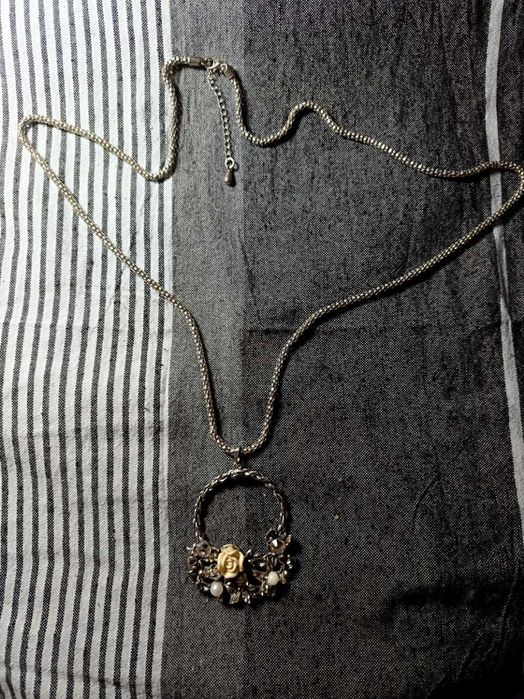 Colar Prateado com Pingente - Ref.: B - 5