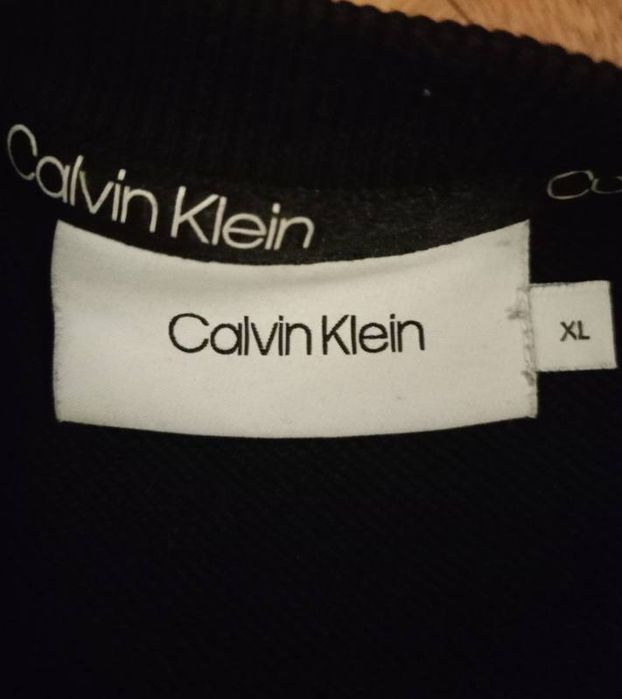 Czarna damska bluza Calvin Klein