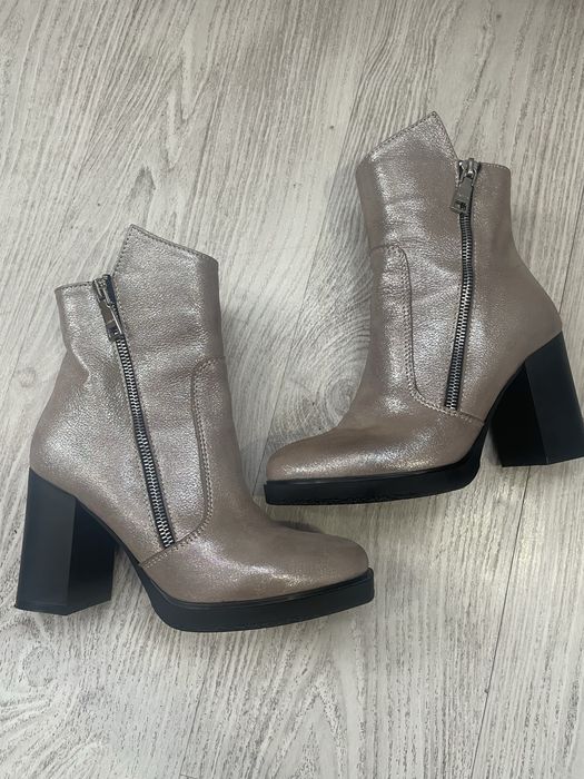 Якісне нове взуття кожа і натур замш 36- 37