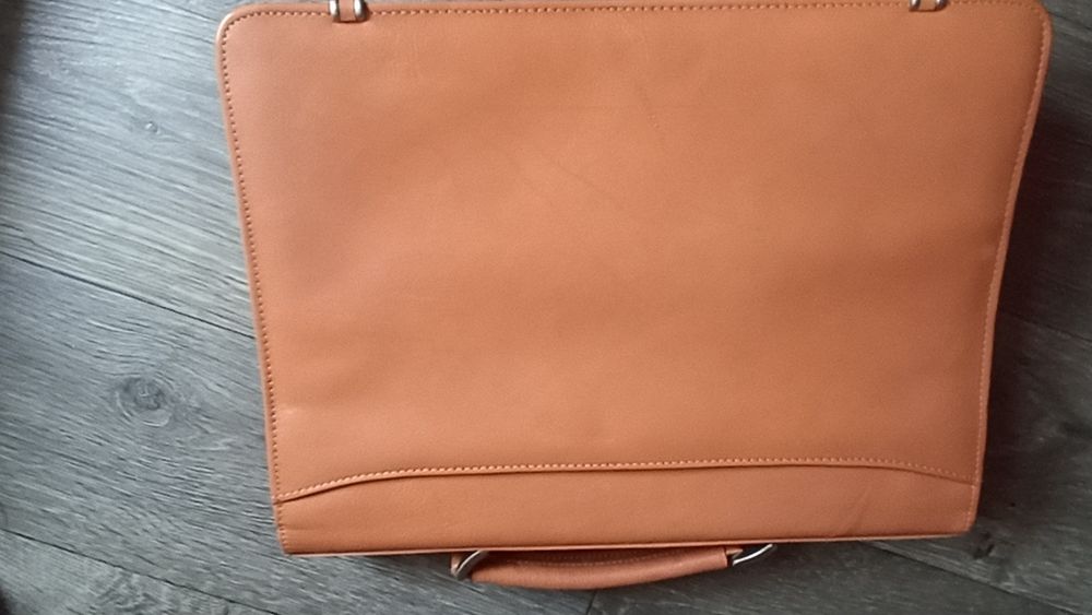 ПРОДАМ портфель жиночій діловий НОВИЙ