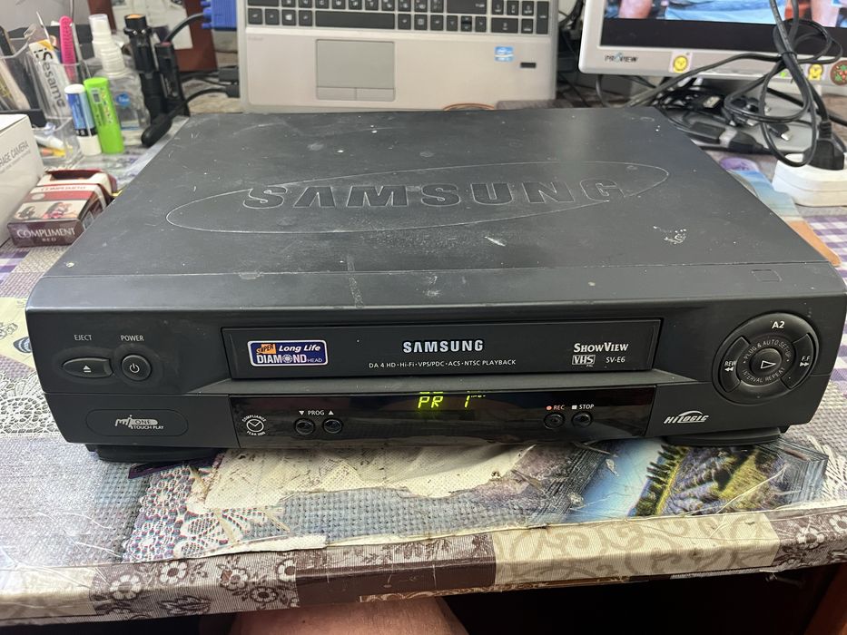 Відеомагнітофон Samsung SV-E6
