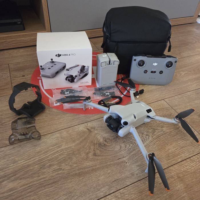 Dron DJI mini 4 pro fly more combo