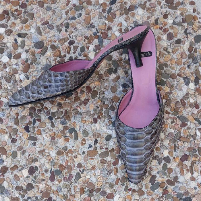 PROMOÇÃO! Elegante sapato chinela em pele lilás