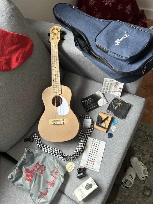 Vendo ukelele Winzz soprano totalmente NOVO, nunca usado.