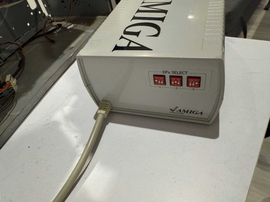 Potrójna stacja dyskietek zewnętrzna Amiga