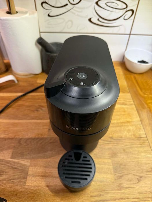Ekspres kapsułkowy NESPRESSO Vertuo Pop Czarny