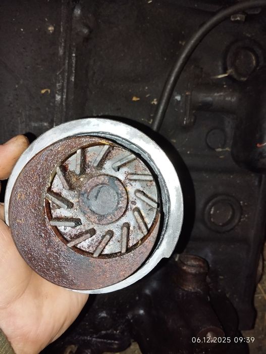 Продам помпу на опель кадет 1.4