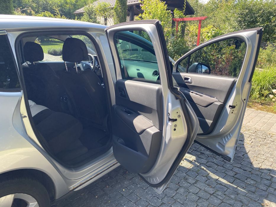 Peugiot 3008 автомобіль