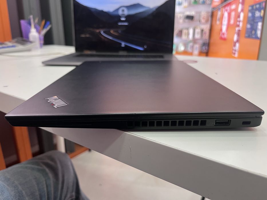 Lenovo ThinkPad T490s i5-16GB Touchscreen