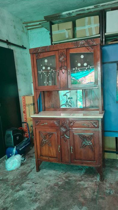 Loiceiro, louceiro, vitrine rústico em madeira maciça trabalhada
